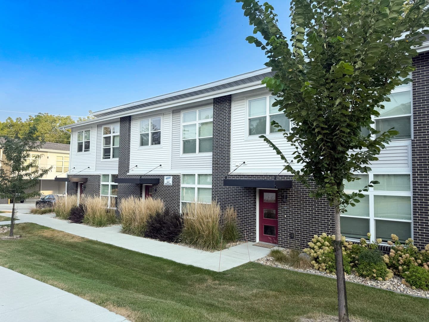 Ames Apartment: 2801 Oakland St.