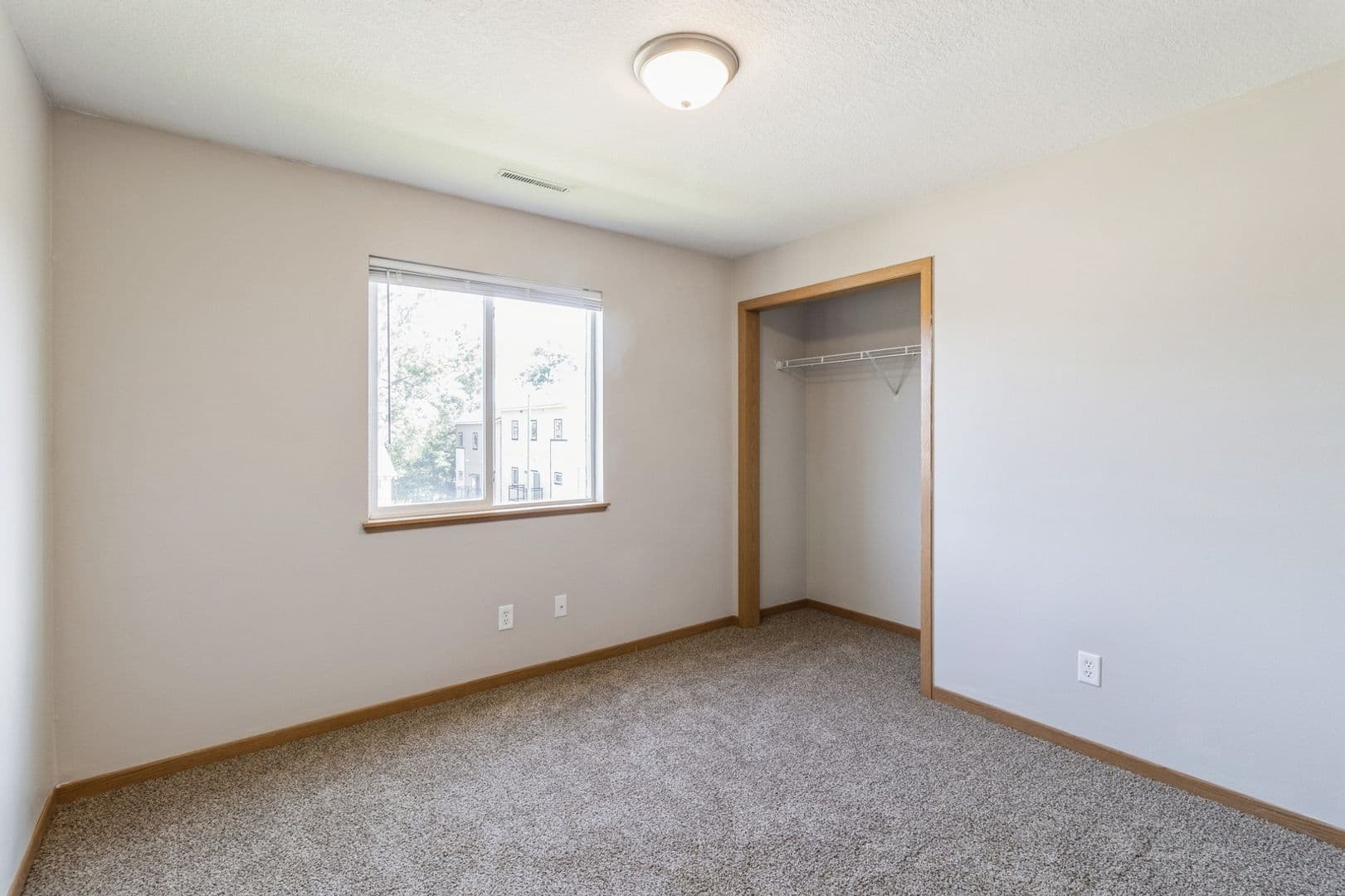 Ames Apartment: 4536 Twain