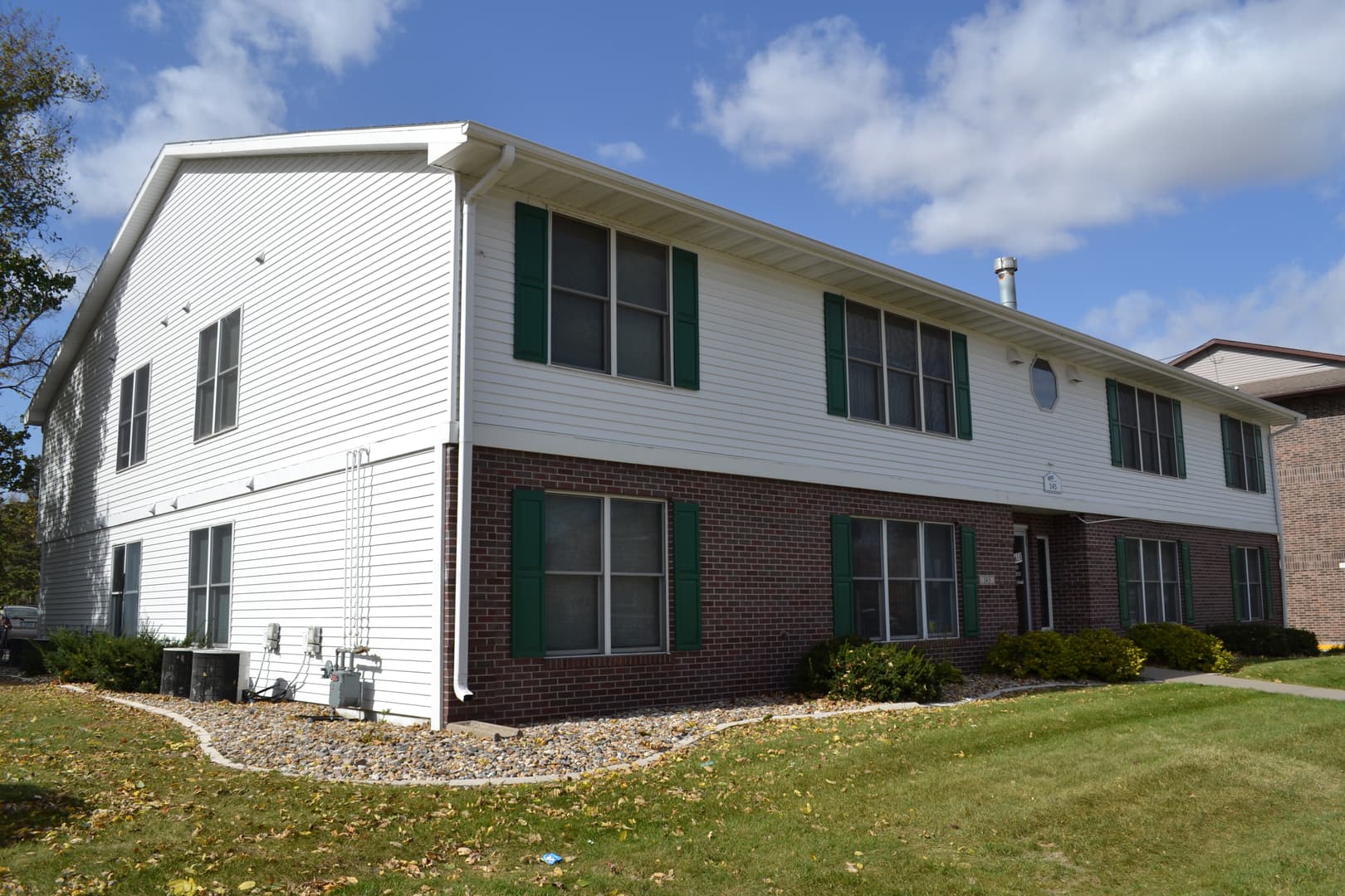 Ames Apartment: 145 N. Hyland