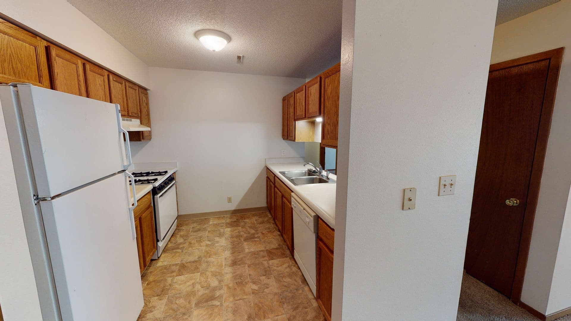 Ames Apartment: 208 S. Hyland