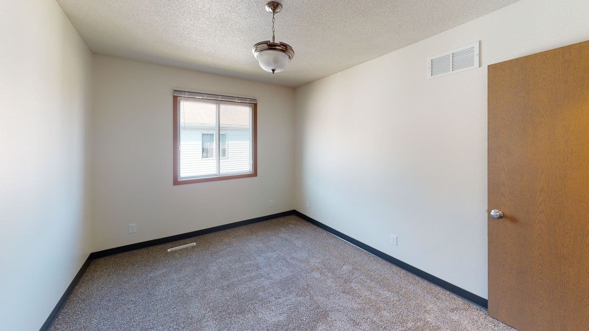 Ames Apartment: 1025 Delaware