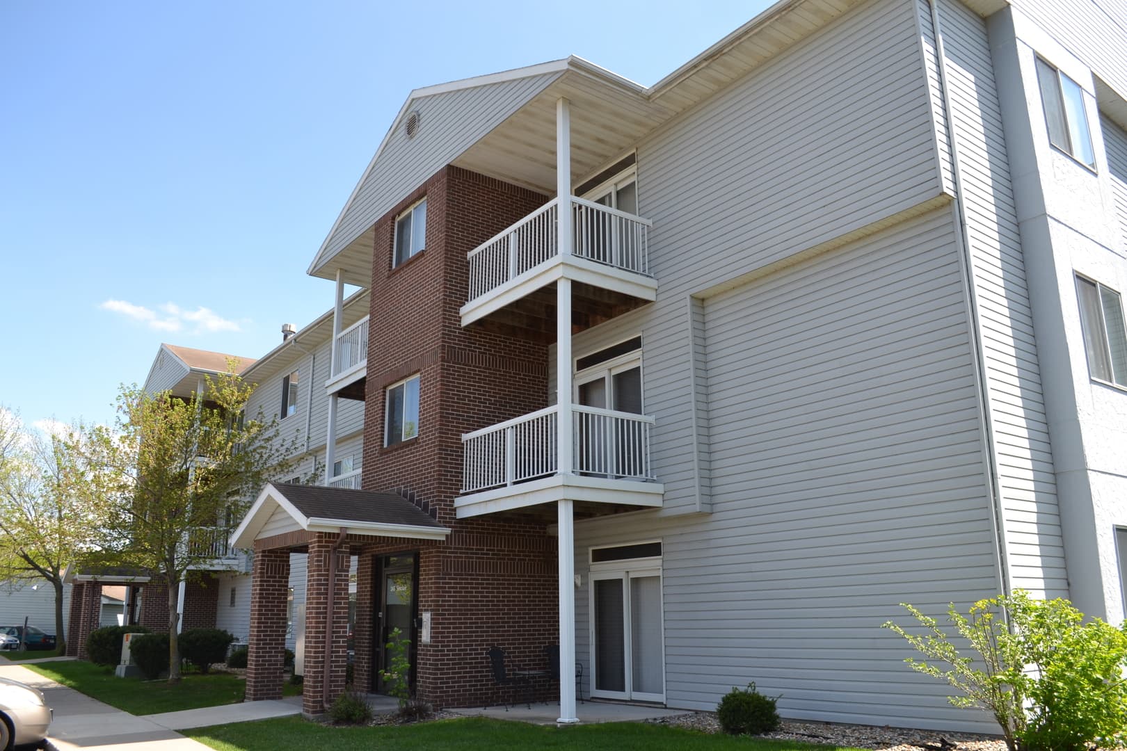 Ames Apartment: 245 Sinclair