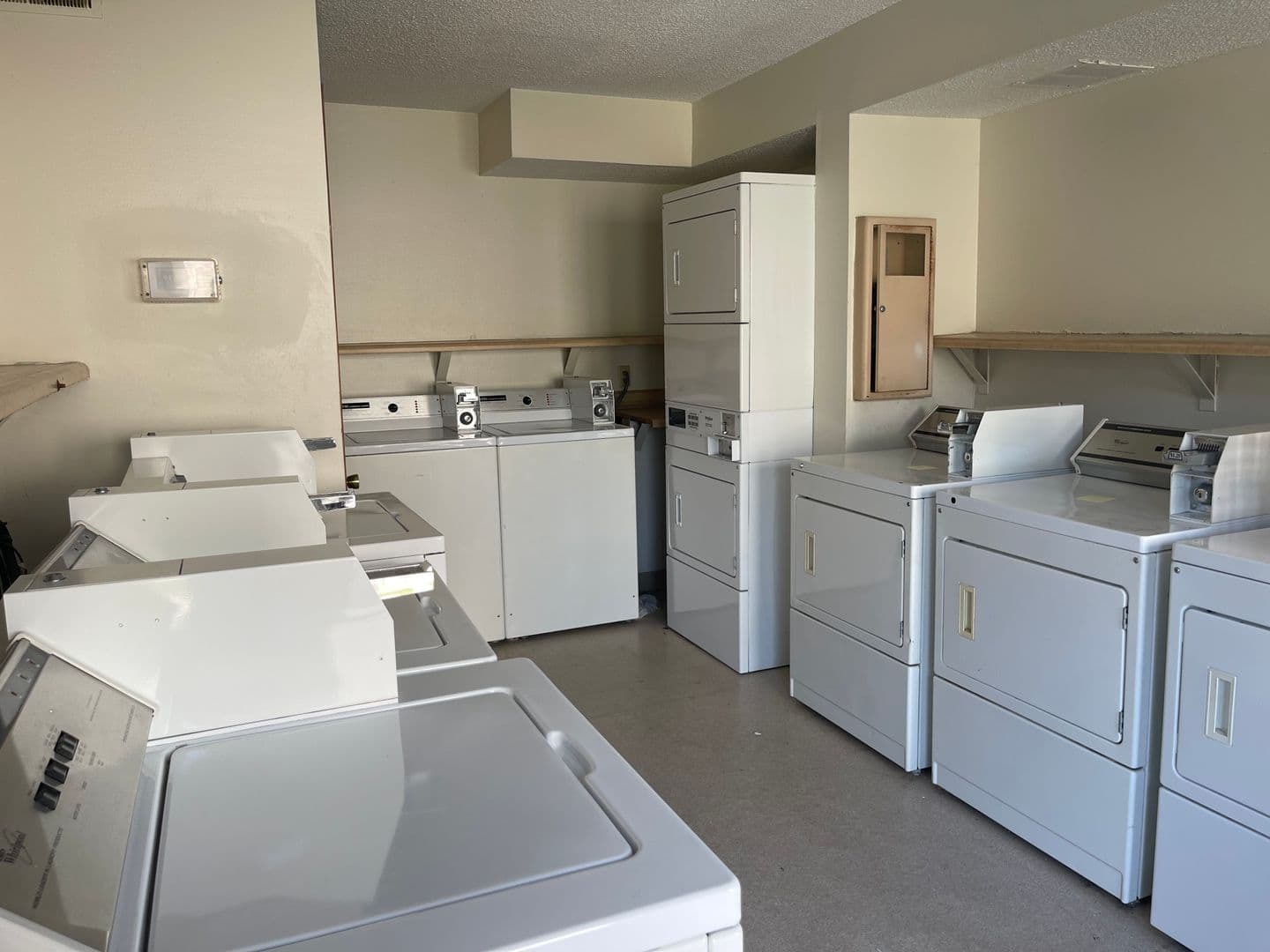 Ames Apartment: 208 S. Hyland