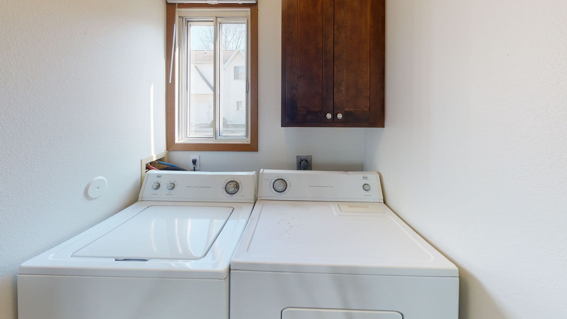 Ames Apartment: 1025 Delaware