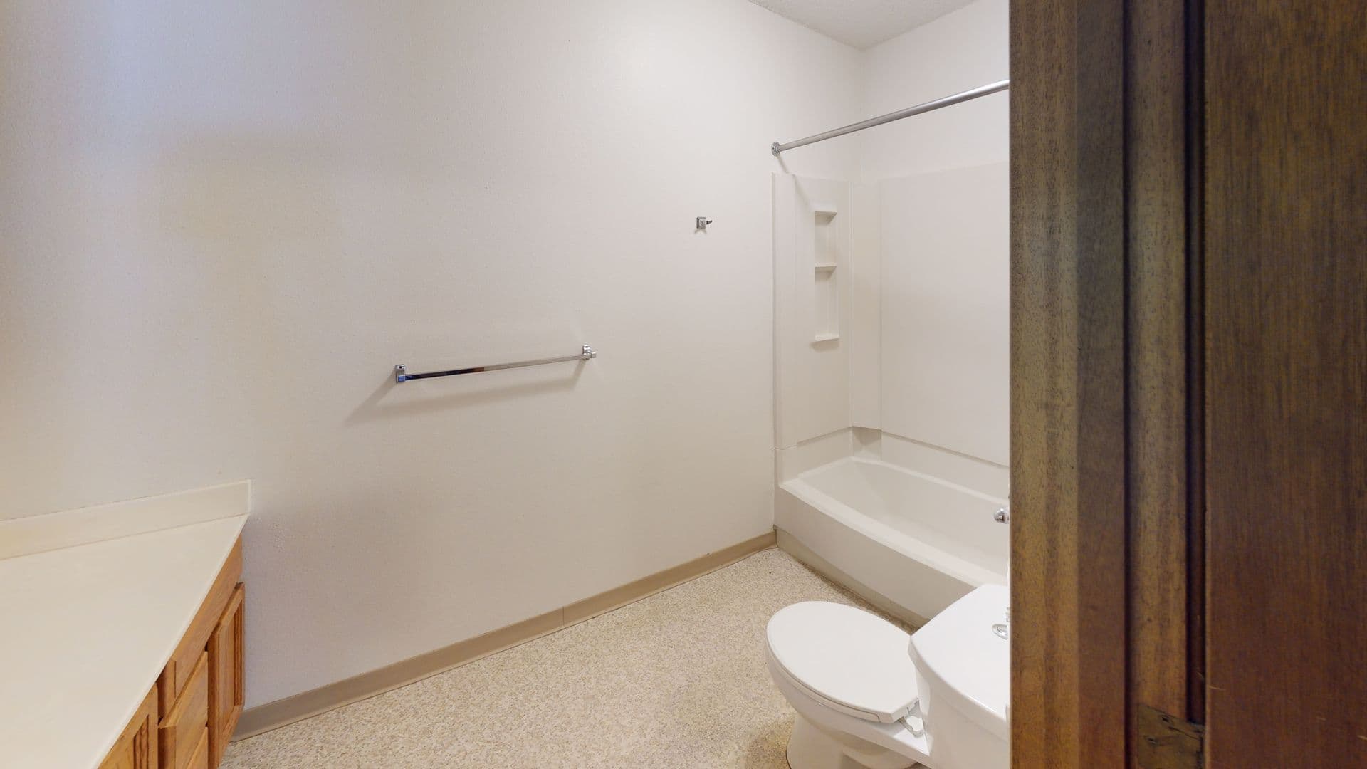 Ames Apartment: 208 S. Hyland