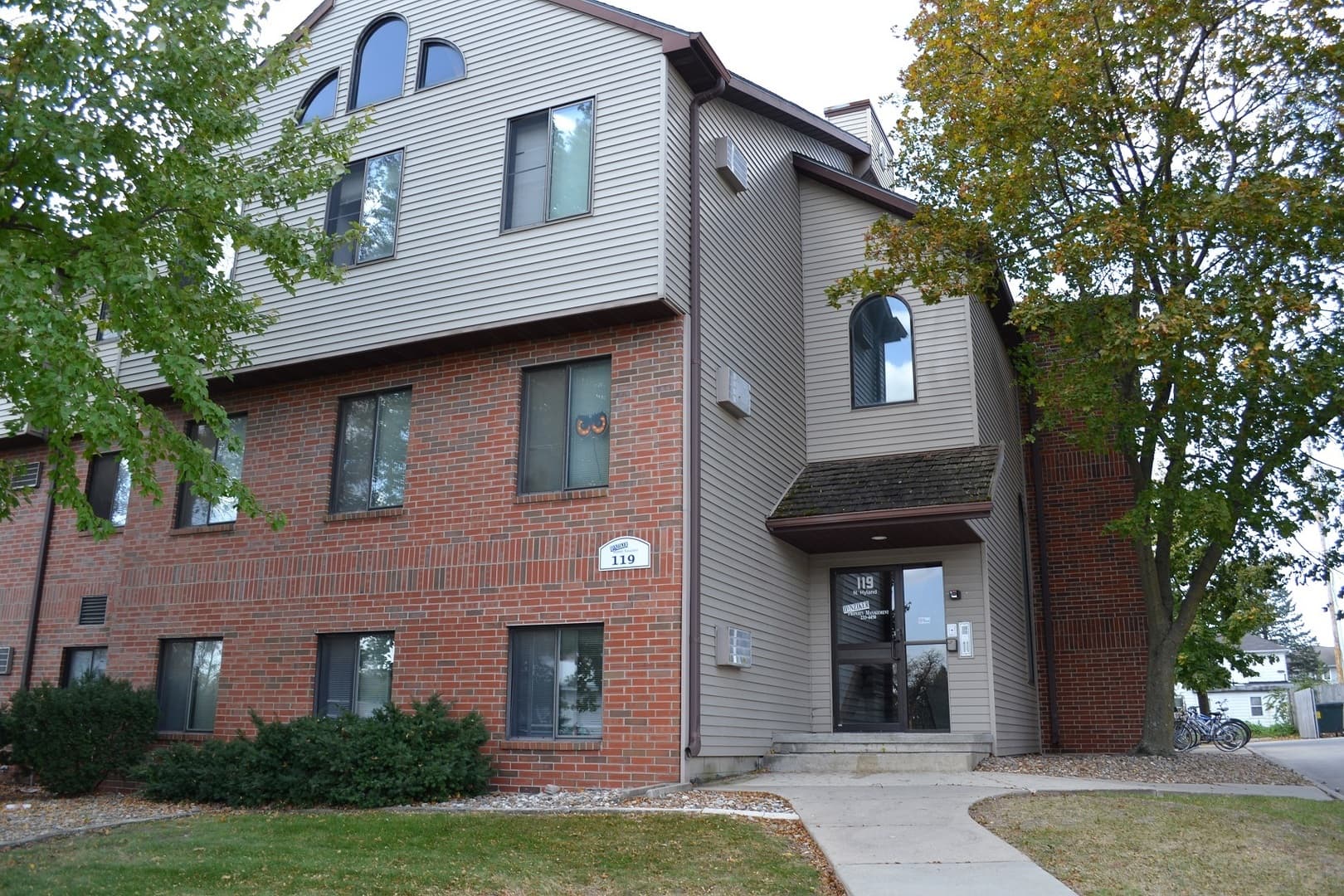 Ames Apartment: 119 N. Hyland