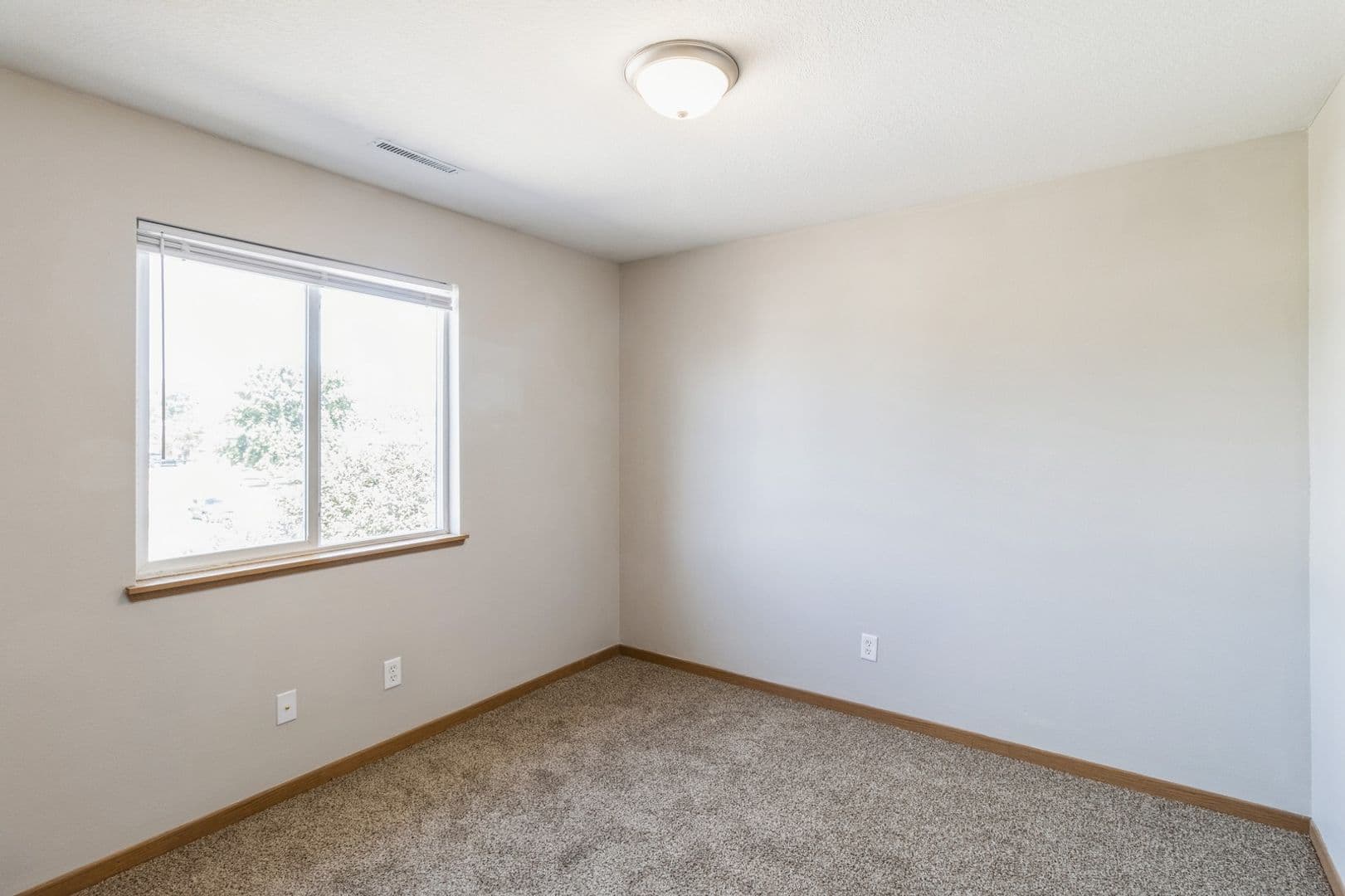 Ames Apartment: 4536 Twain