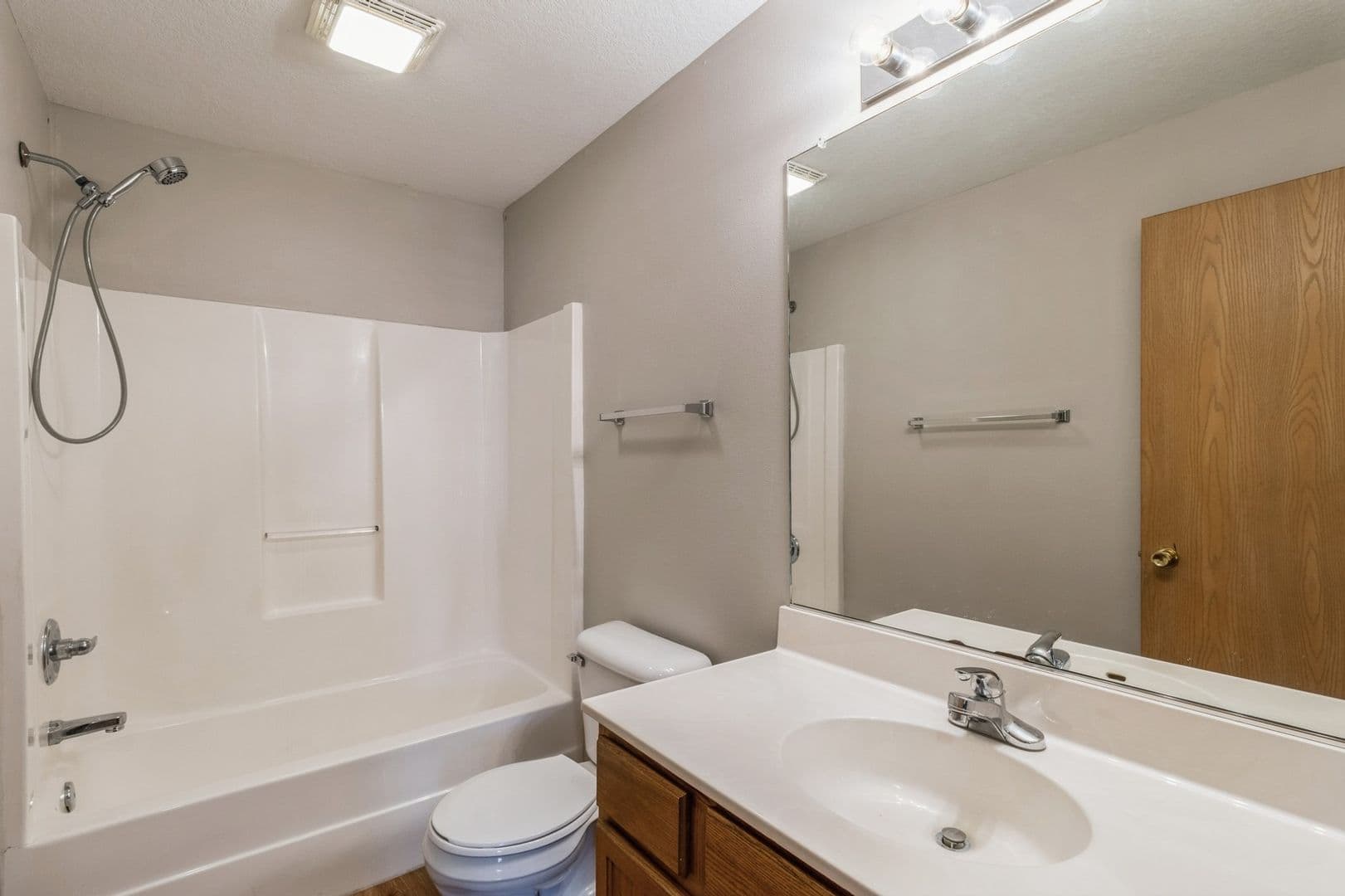 Ames Apartment: 4536 Twain
