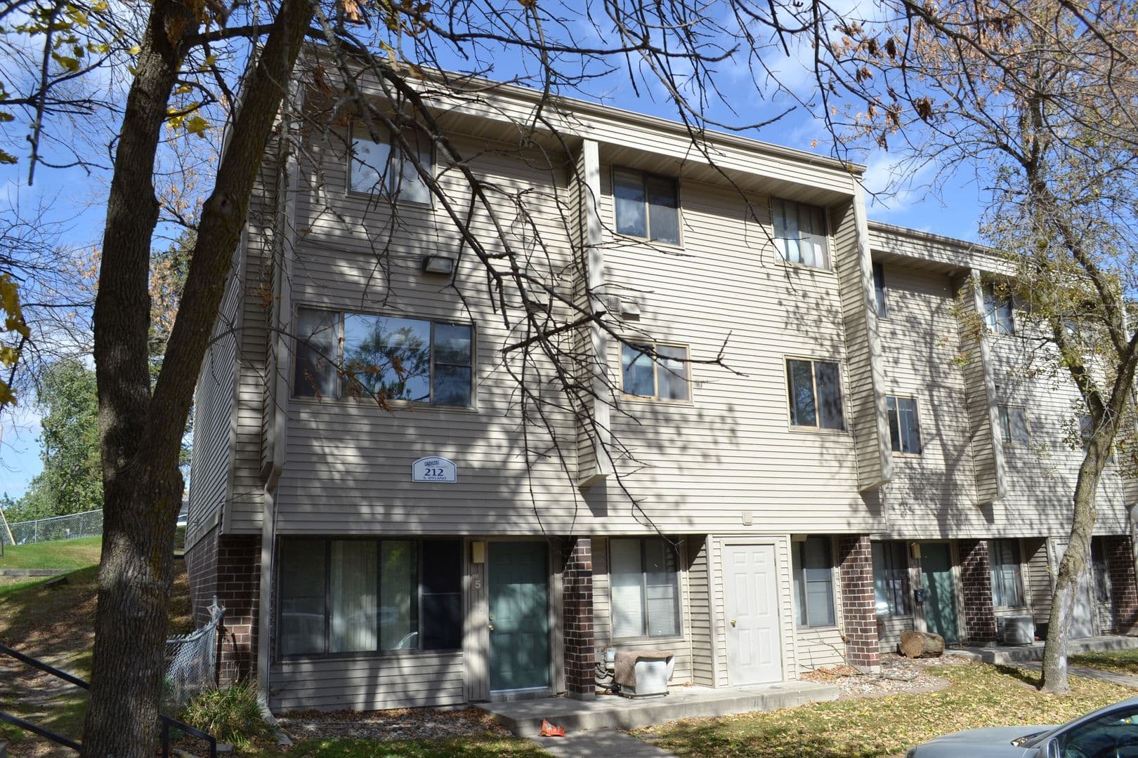 Ames Apartment: 212 S. Hyland