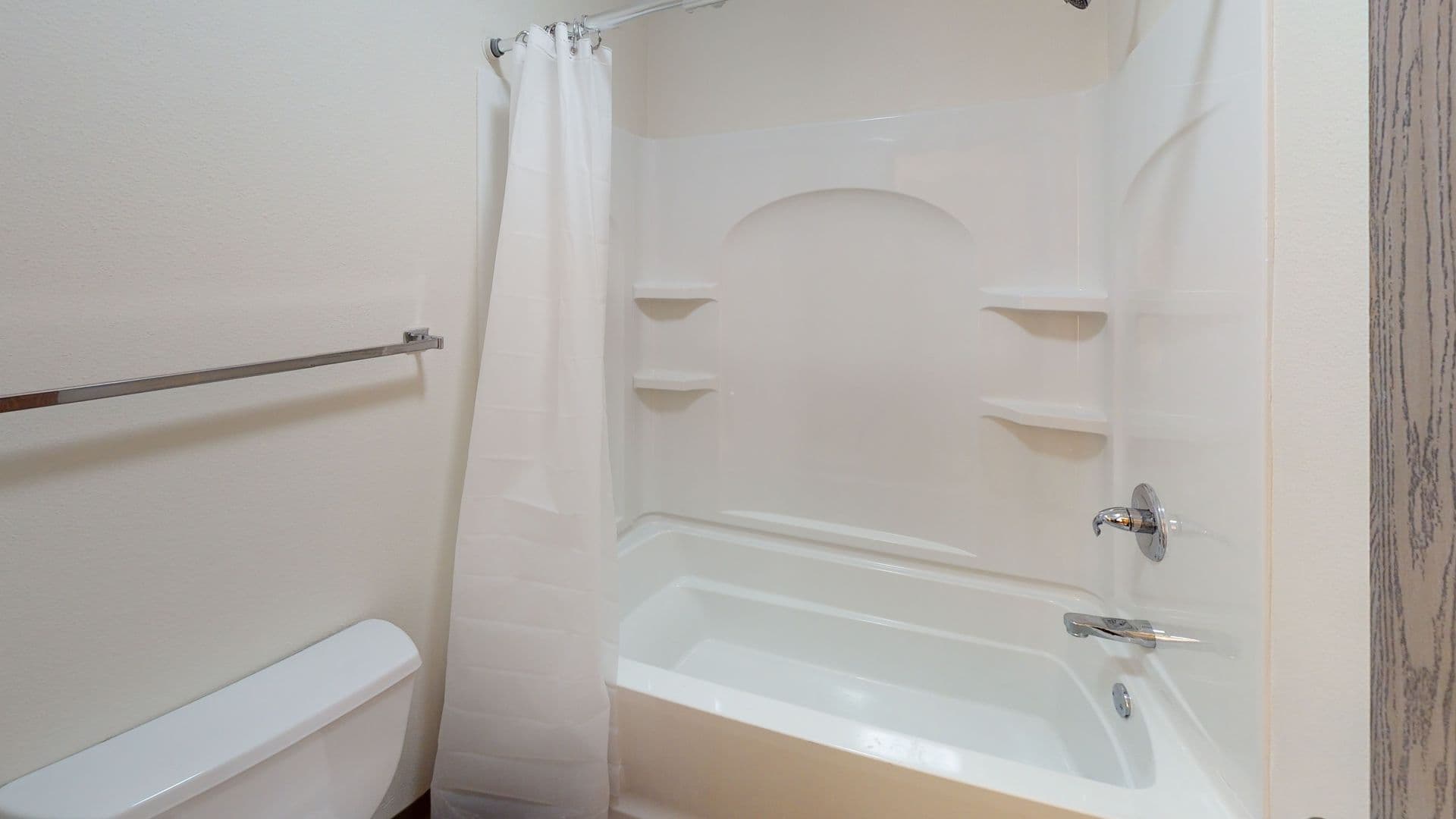 Ames Apartment: 137 N. Hyland
