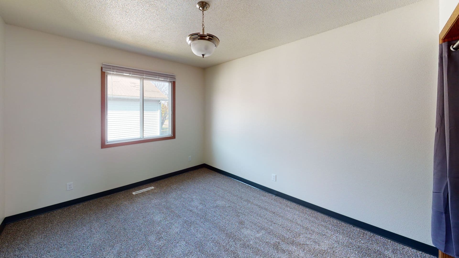 Ames Apartment: 1025 Delaware