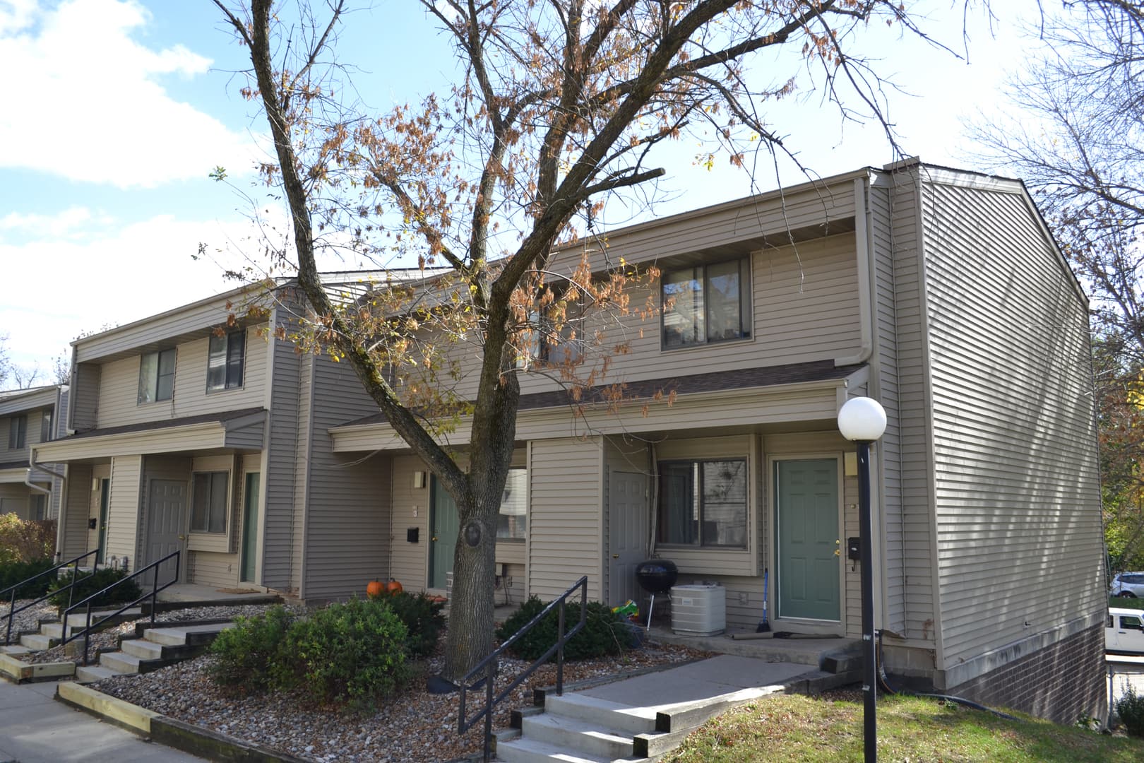 Ames Apartment: 212 S. Hyland