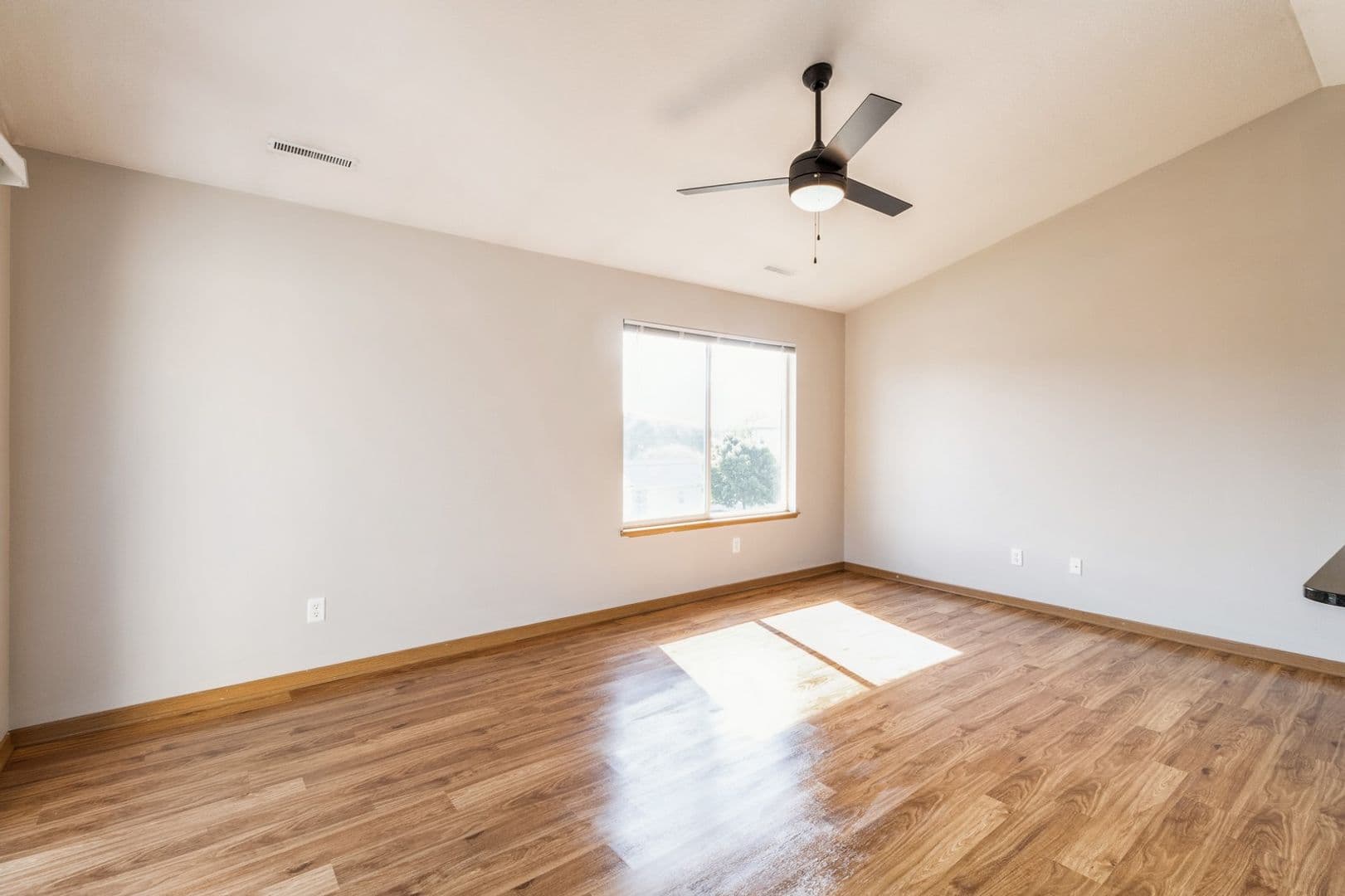 Ames Apartment: 4536 Twain