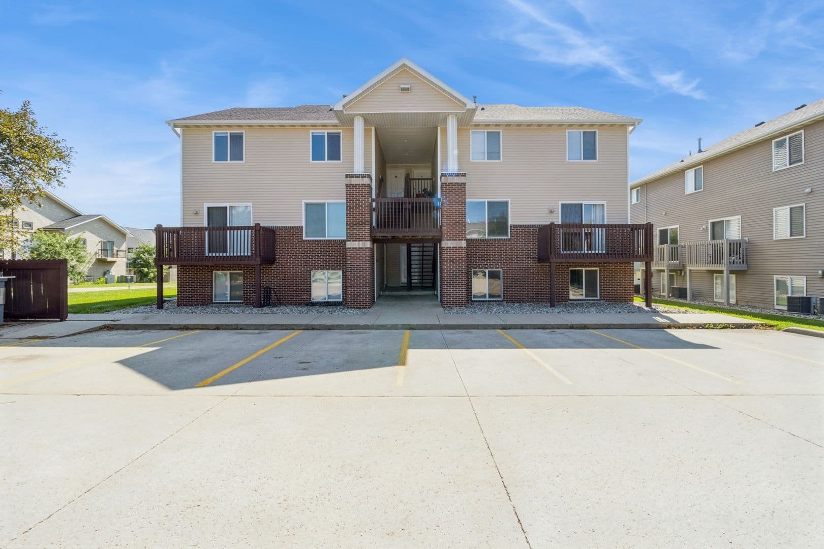 Ames Apartment: 4536 Twain