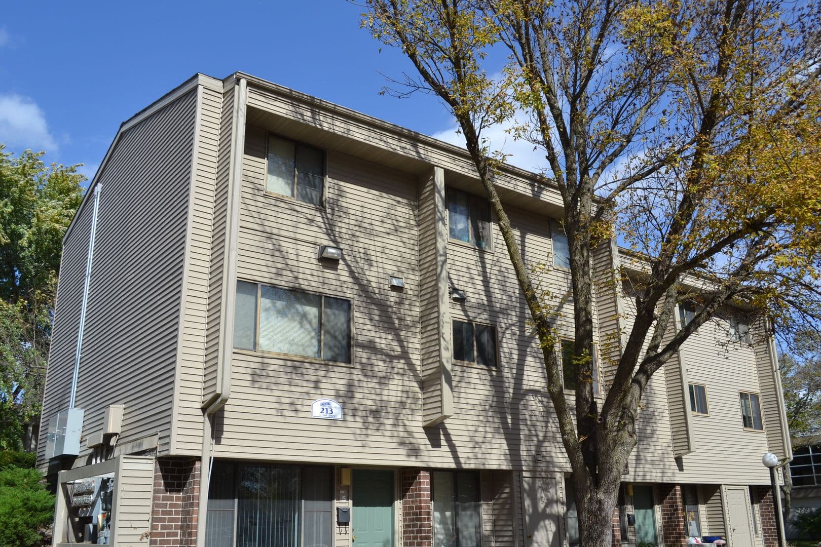 Ames Apartment: 213 S. Sheldon