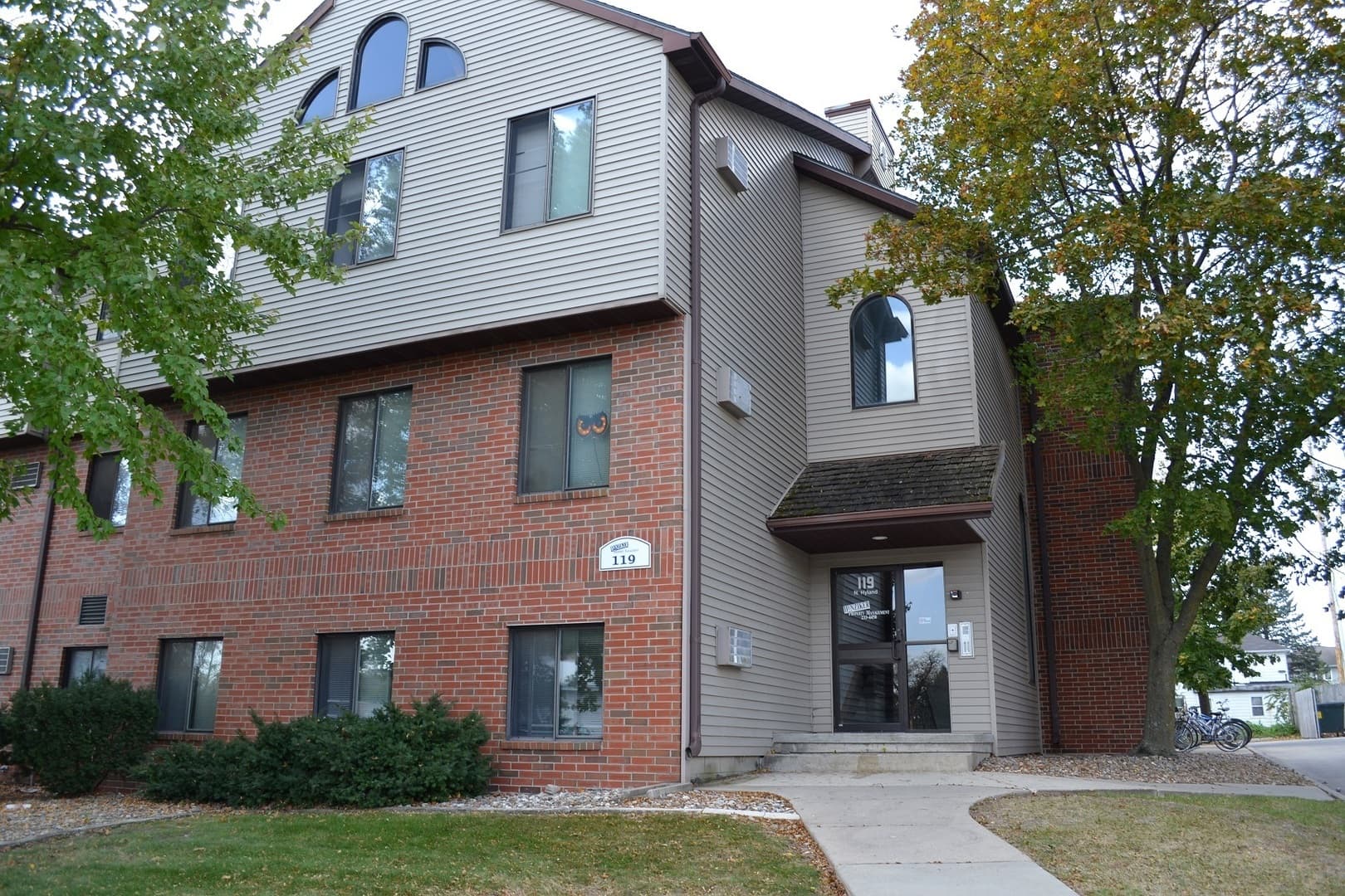 Ames Apartment: 119 N. Hyland