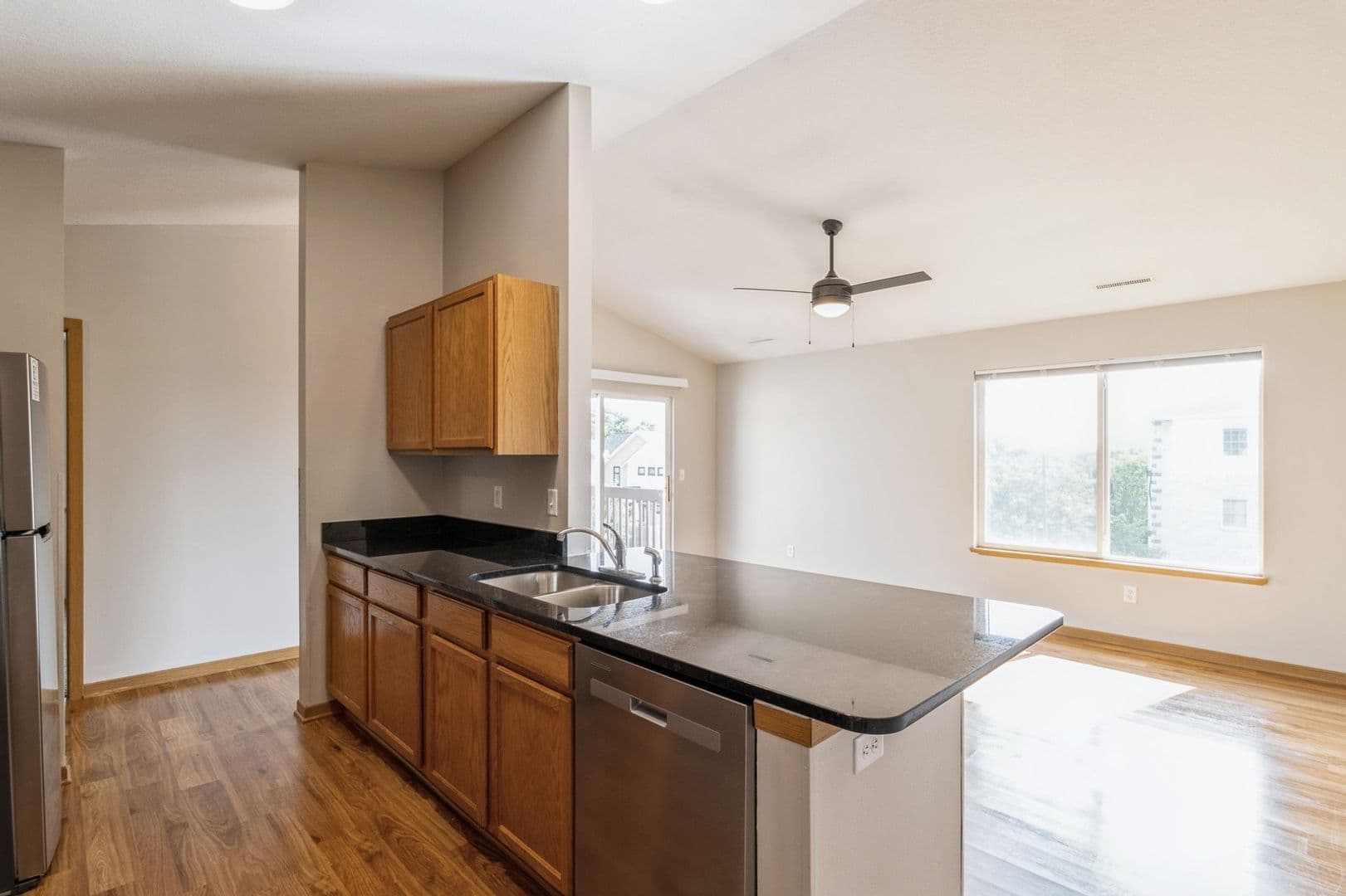 Ames Apartment: 4536 Twain