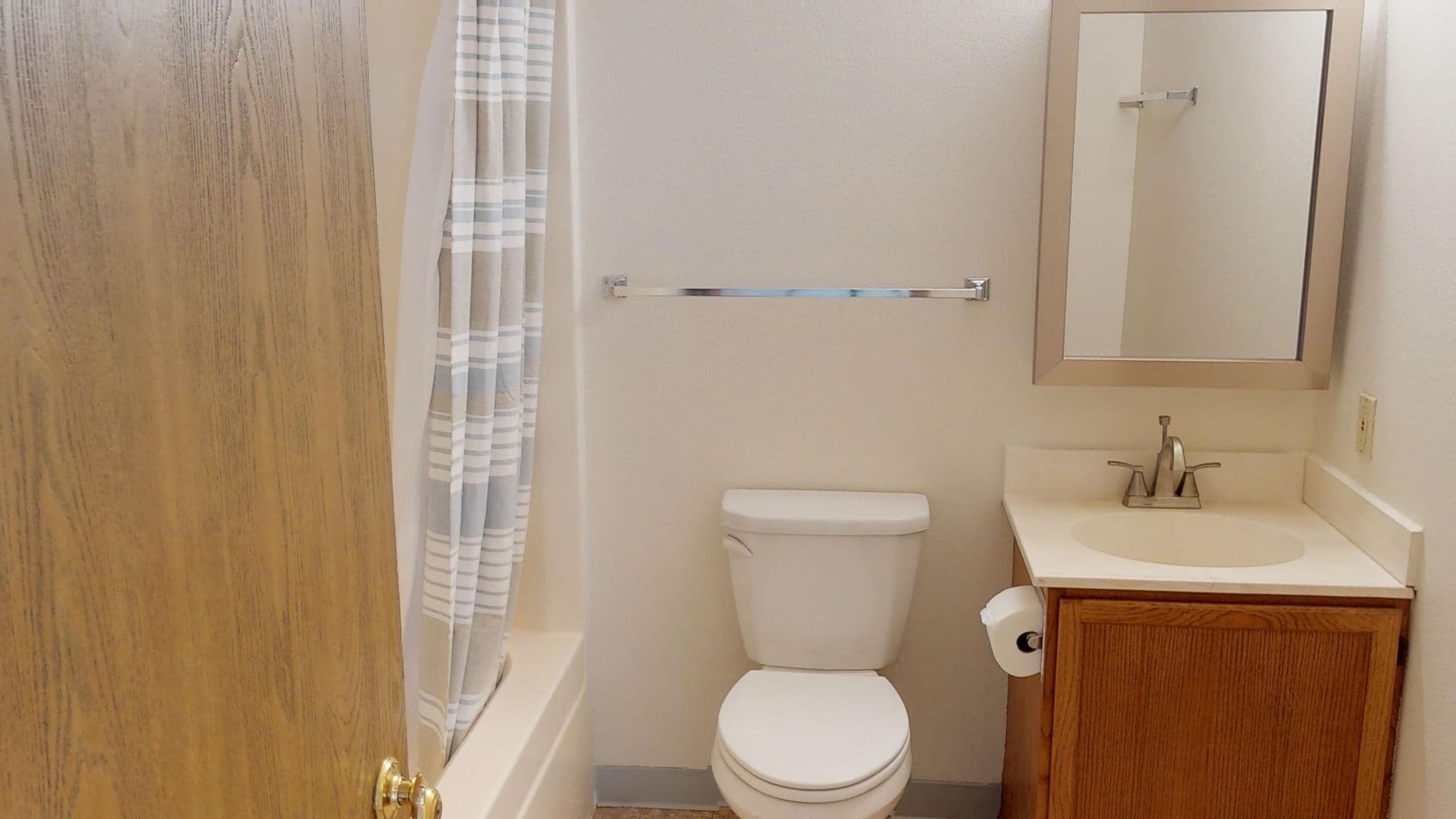 Ames Apartment: 908 Douglas Ave