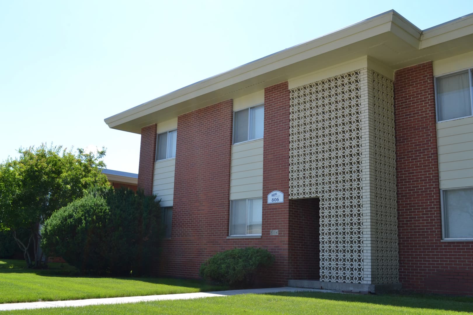 Ames Apartment: 806 24th
