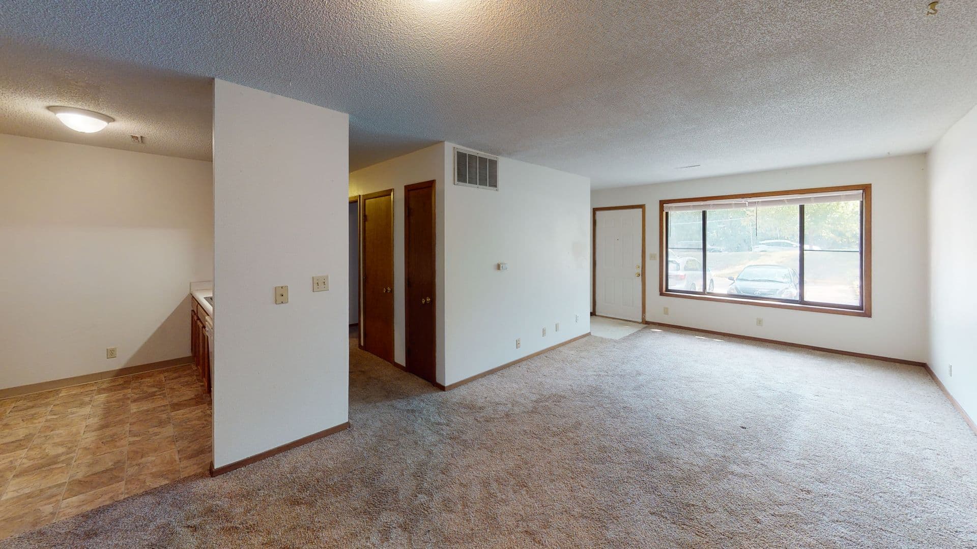 Ames Apartment: 208 S. Hyland