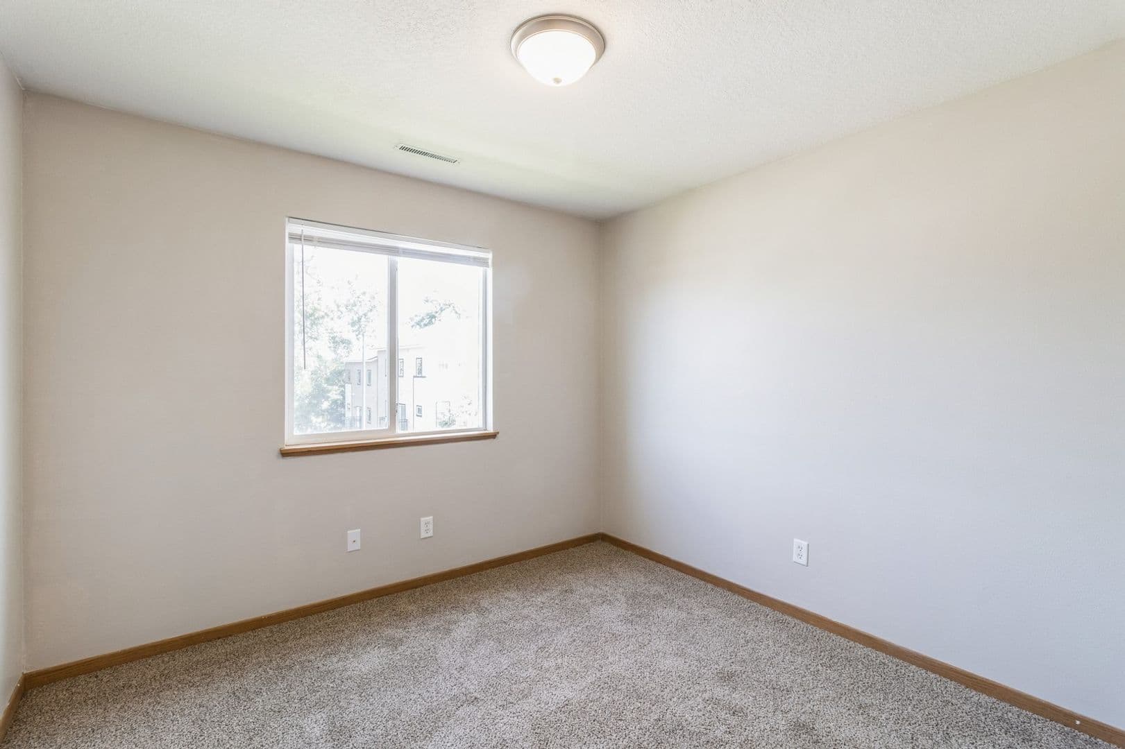 Ames Apartment: 4536 Twain