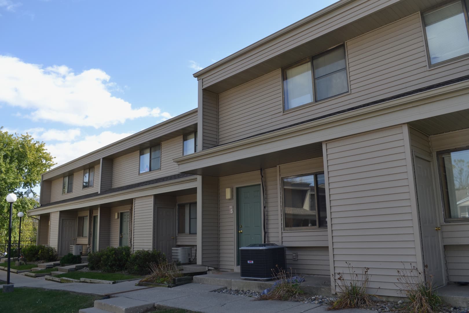 Ames Apartment: 210 S. Hyland