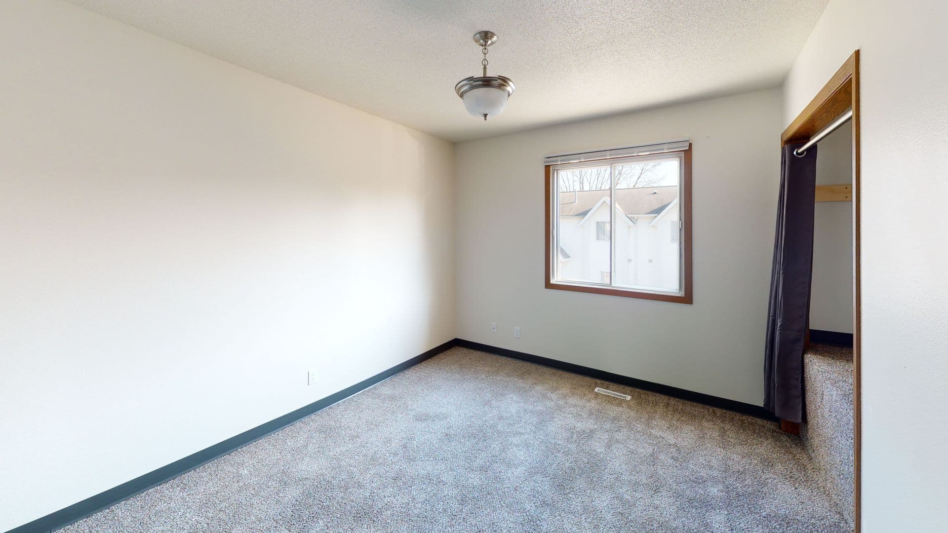 Ames Apartment: 1025 Delaware
