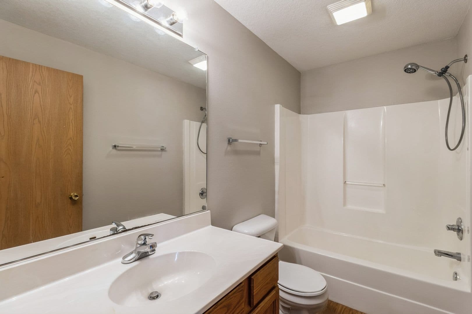 Ames Apartment: 4536 Twain