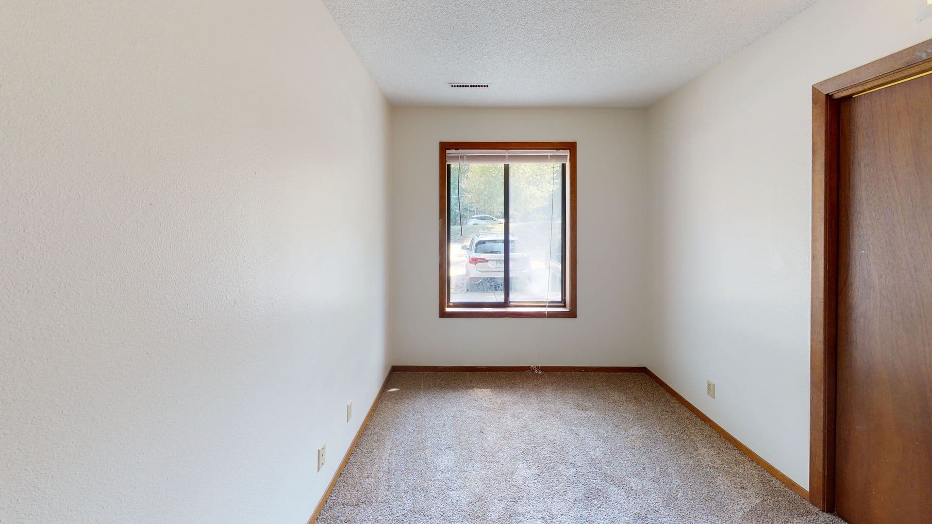 Ames Apartment: 208 S. Hyland