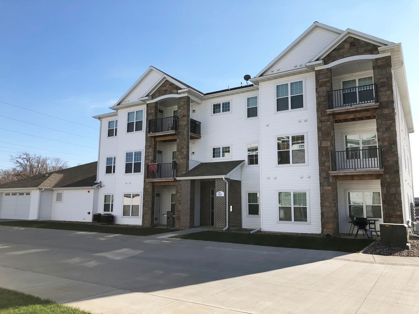 Ames Apartment: 4505 Todd