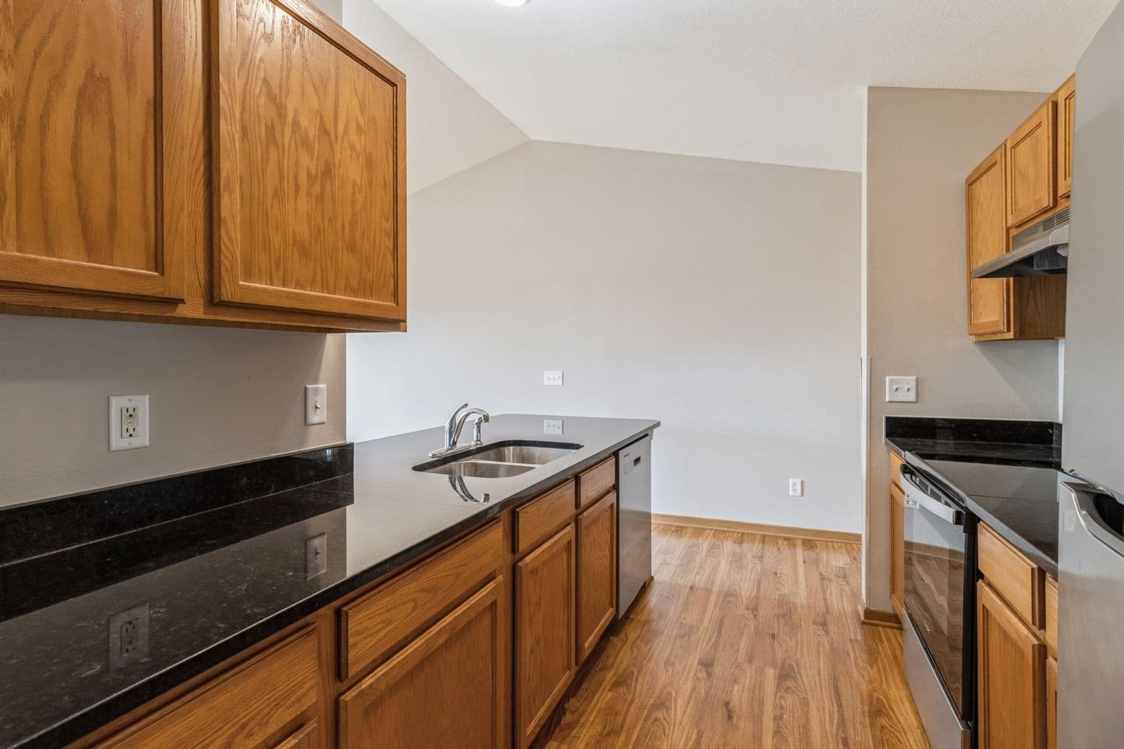 Ames Apartment: 4536 Twain