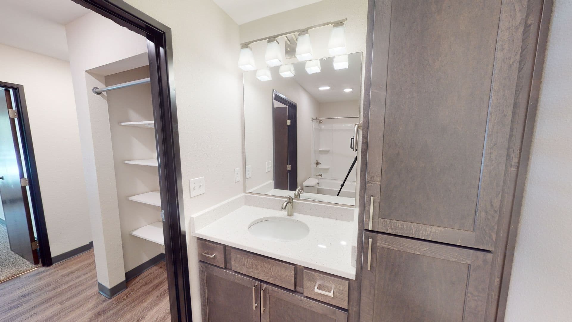Ames Apartment: 208 S. Hyland