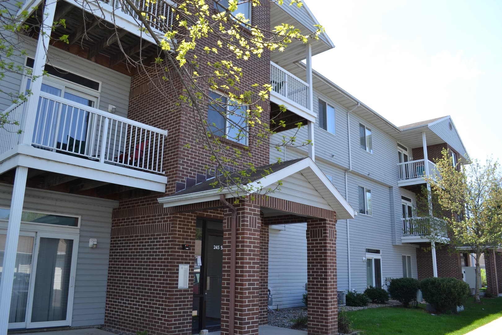 Ames Apartment: 245 Sinclair