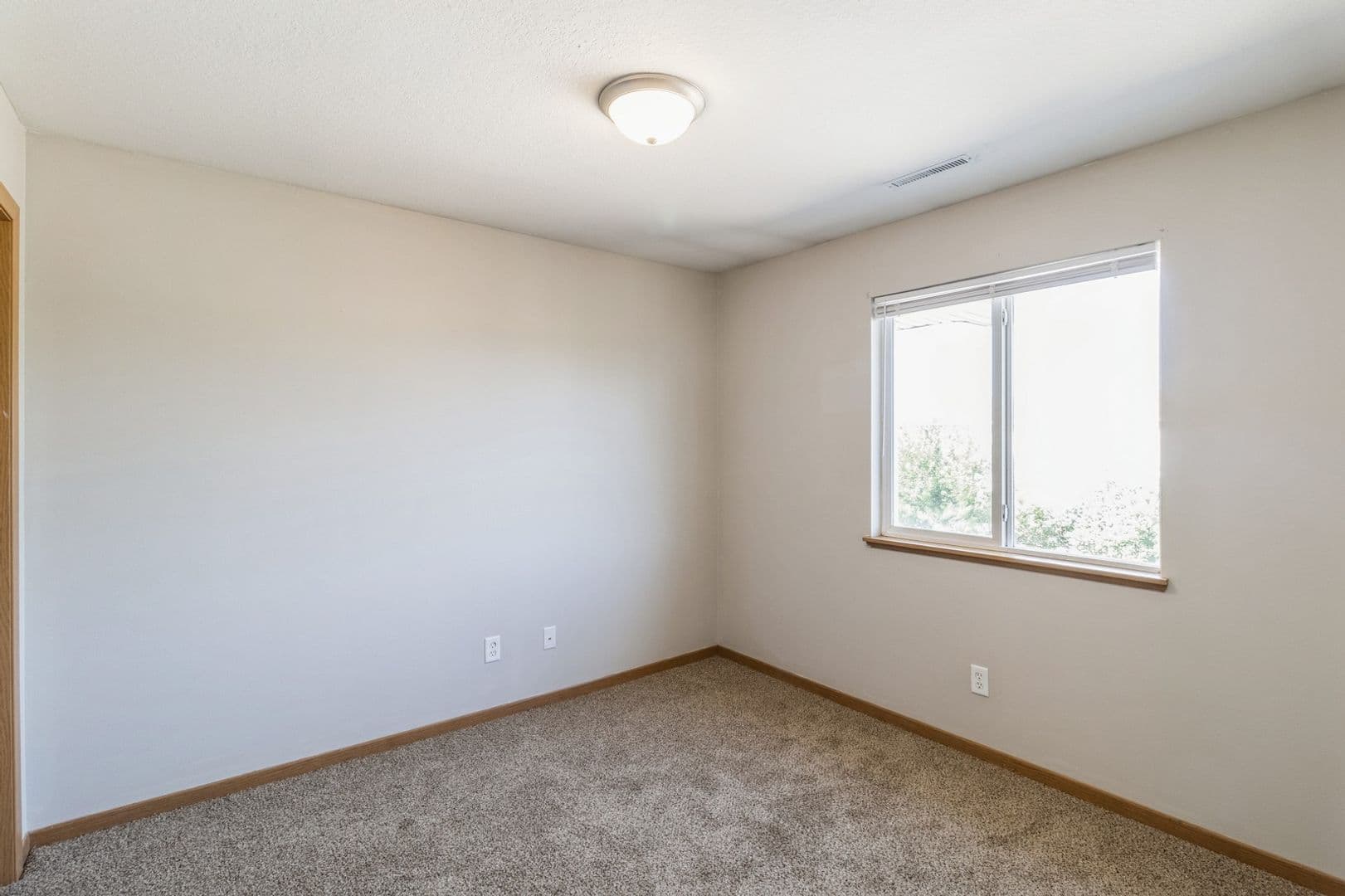 Ames Apartment: 4536 Twain