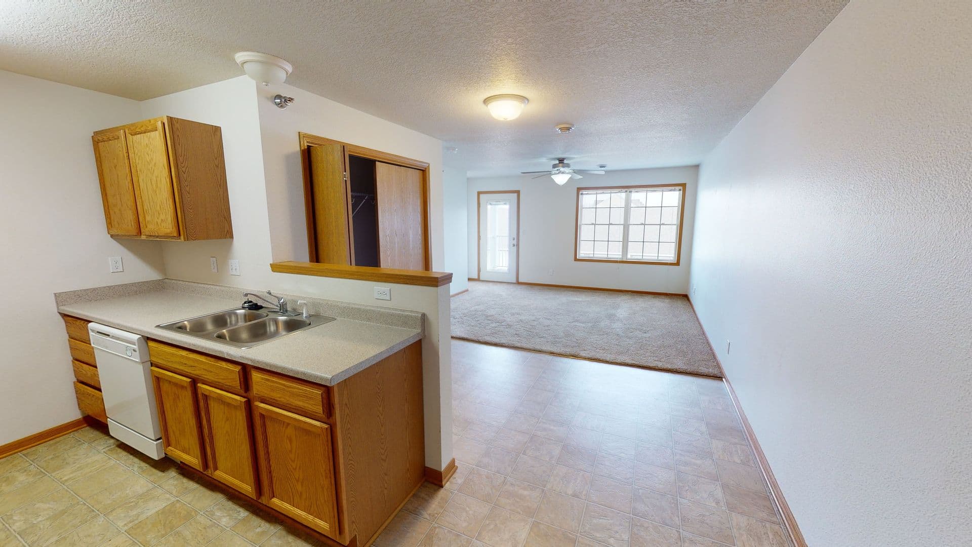 Ames Apartment: 1428 Walton