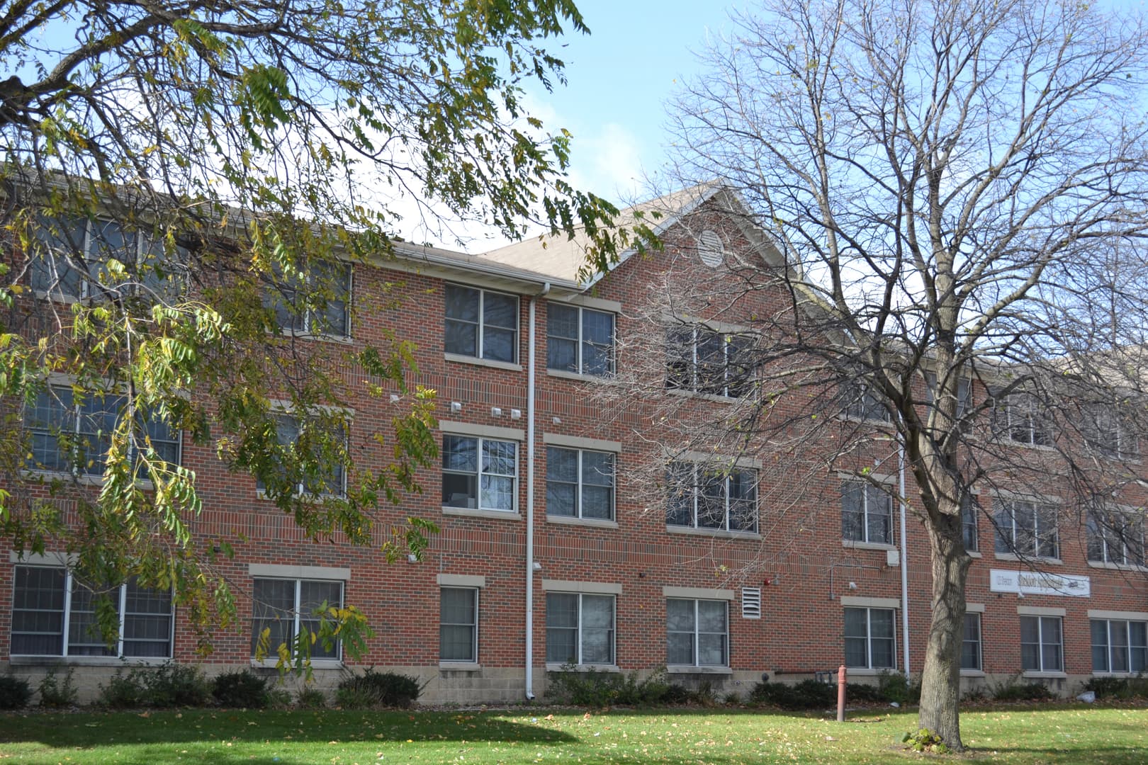 Ames Apartment: 123 Sheldon