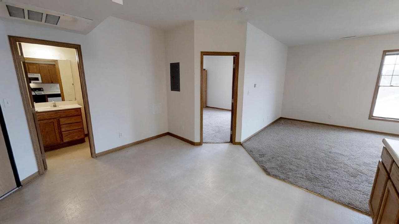 Ames Apartment: 2816 Stange