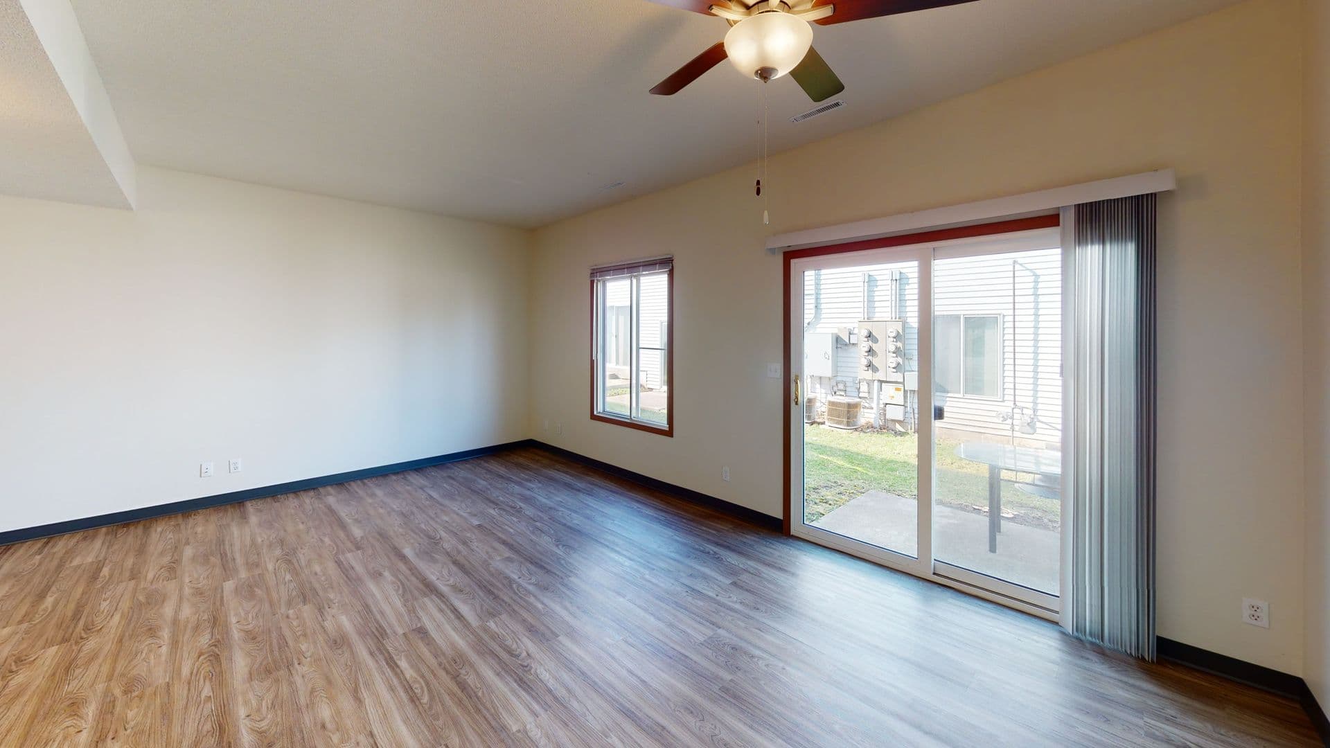 Ames Apartment: 1025 Delaware
