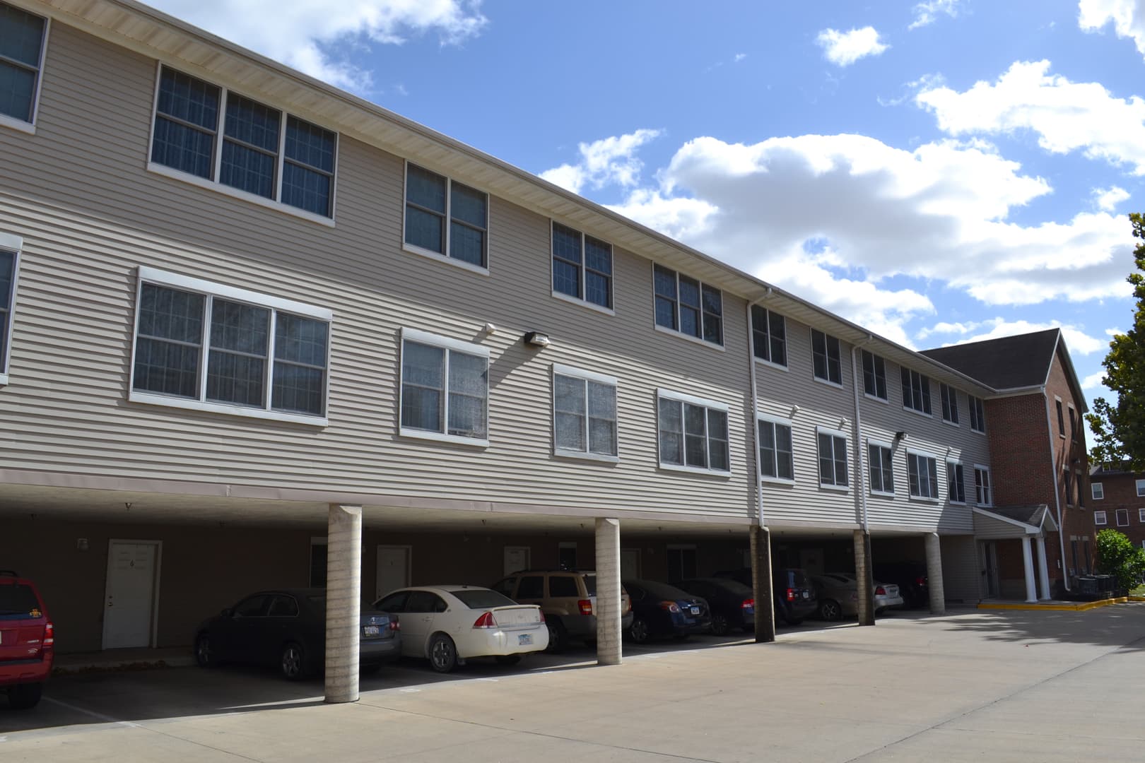 Ames Apartment: 123 Sheldon