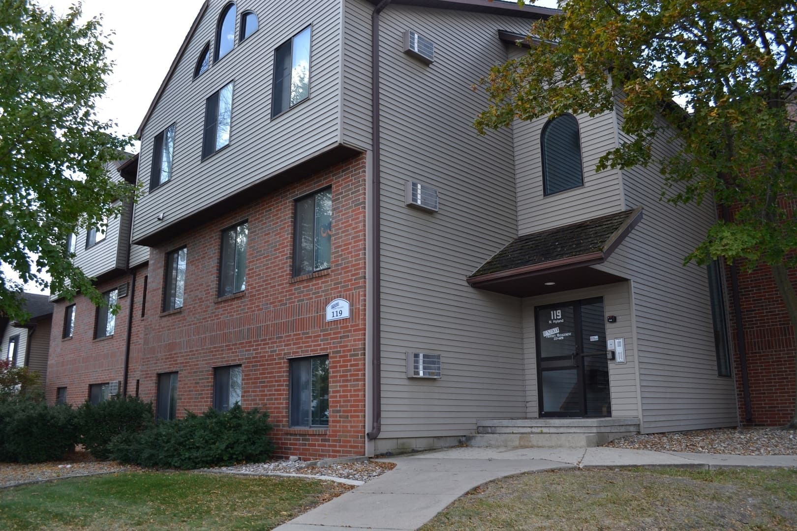 Ames Apartment: 119 N. Hyland