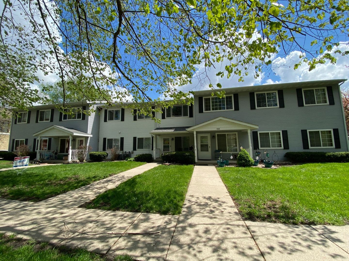 Ames Apartment: 908 Douglas Ave