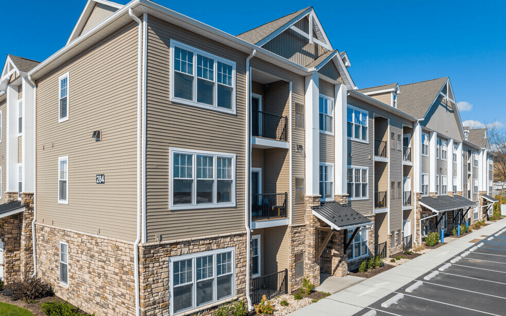 Bath Apartment: 284 N. Walnut St