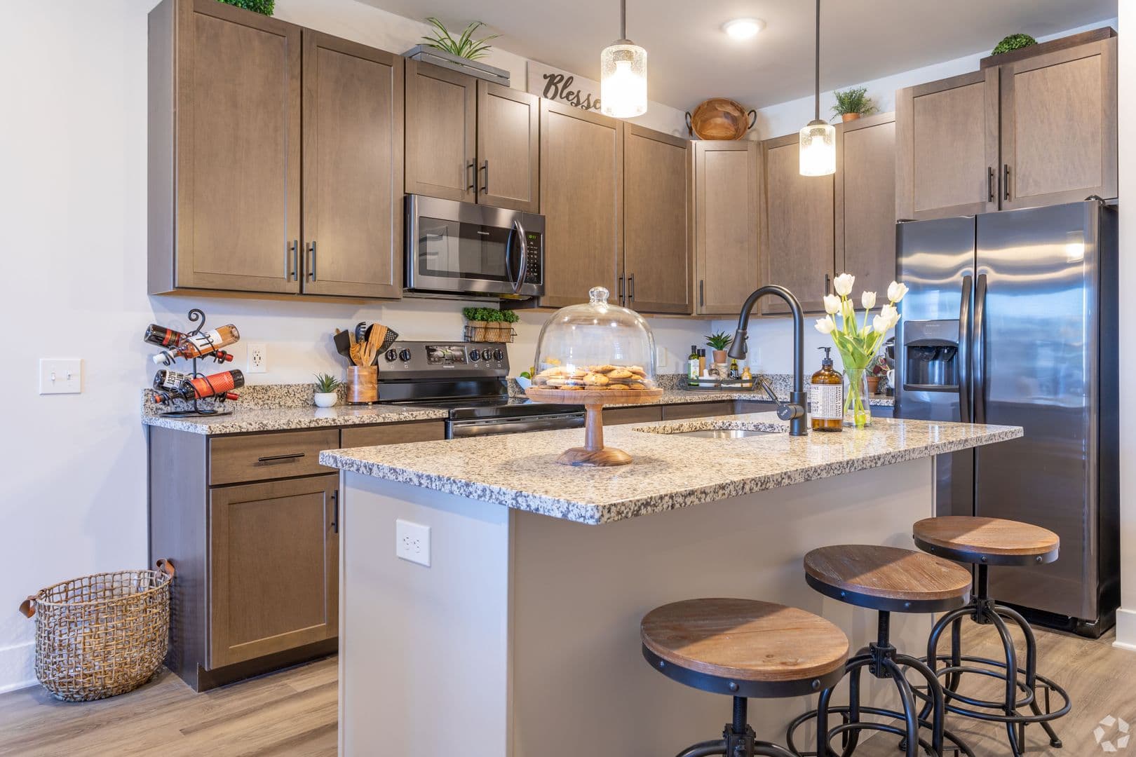 Bath Apartment: 282 N. Walnut Street
