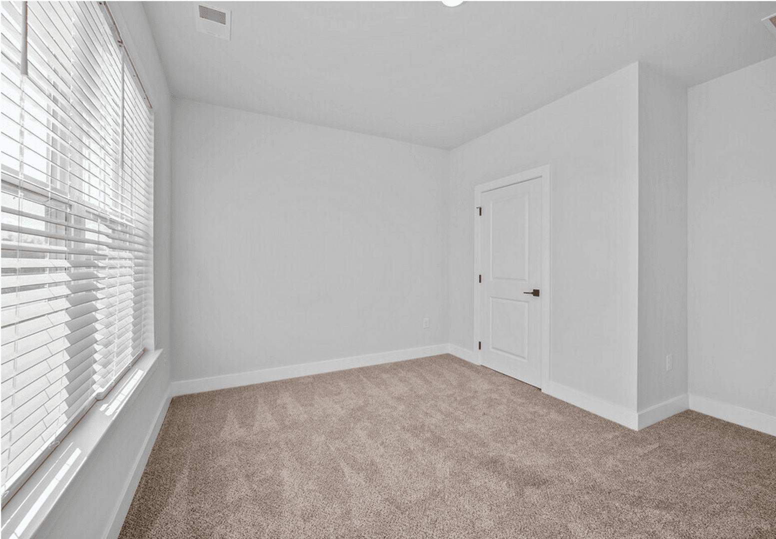 Bath Apartment: 284 N. Walnut St