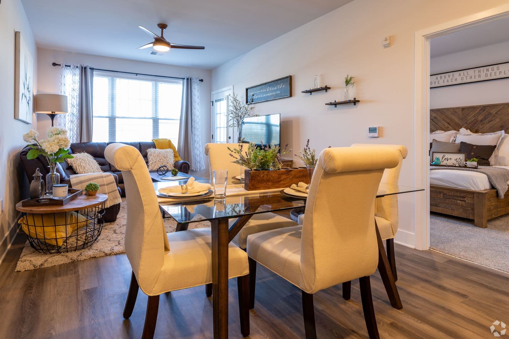 Bath Apartment: 282 N. Walnut Street