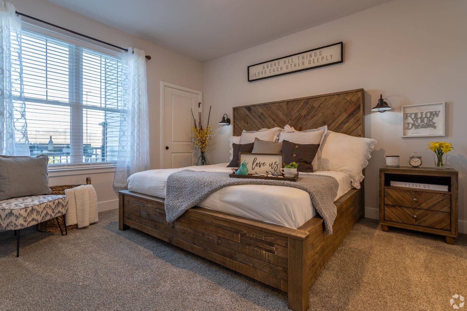 Bath Apartment: 282 N. Walnut Street
