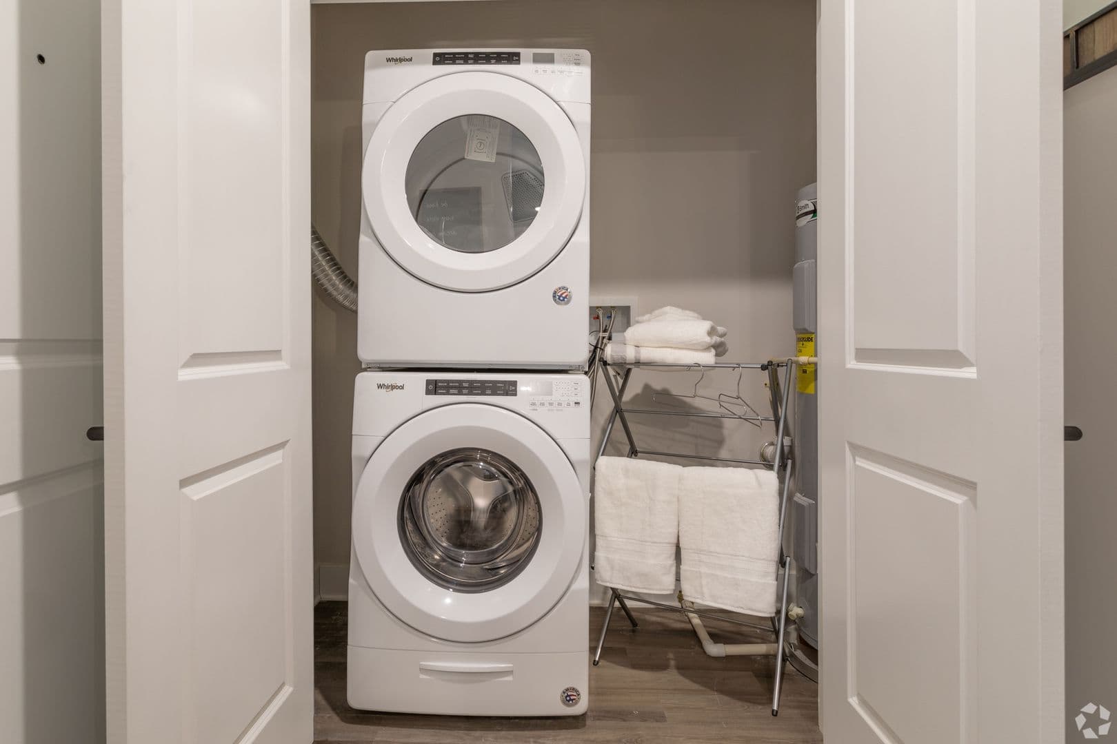 Bath Apartment: 282 N. Walnut Street
