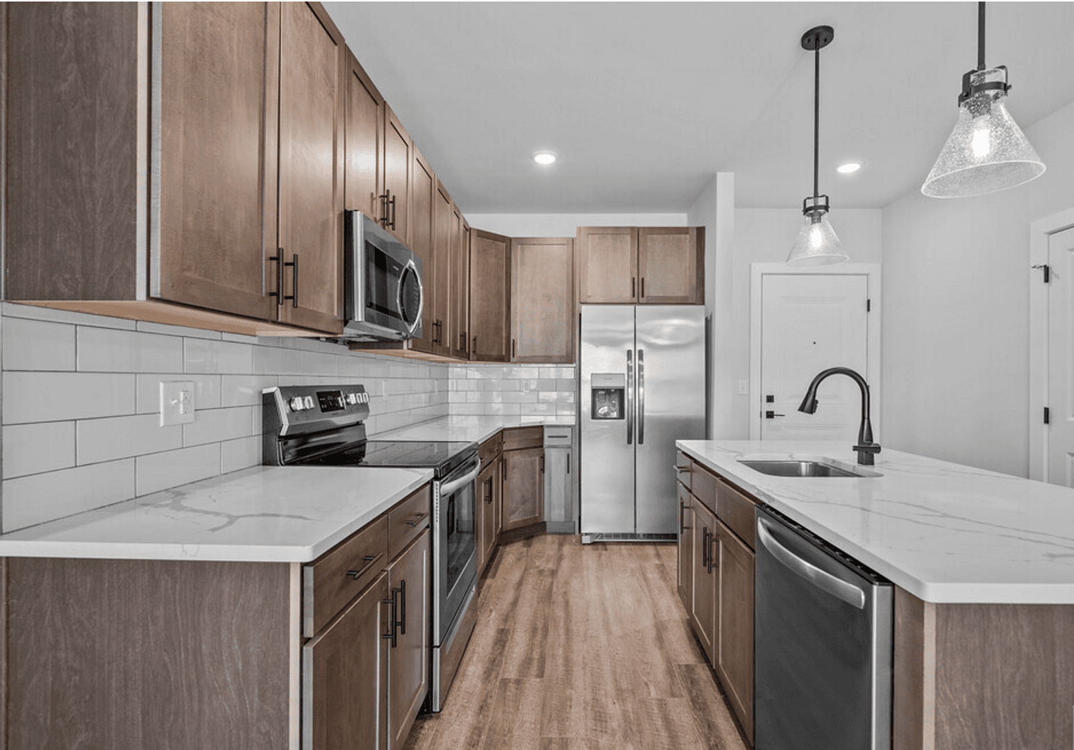 Bath Apartment: 284 N. Walnut St