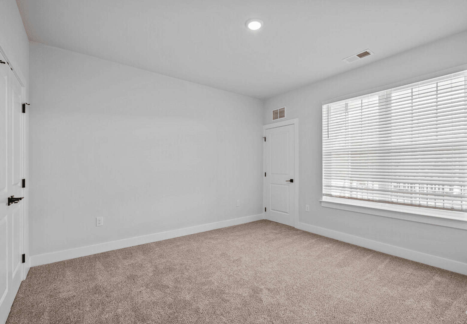 Bath Apartment: 284 N. Walnut St