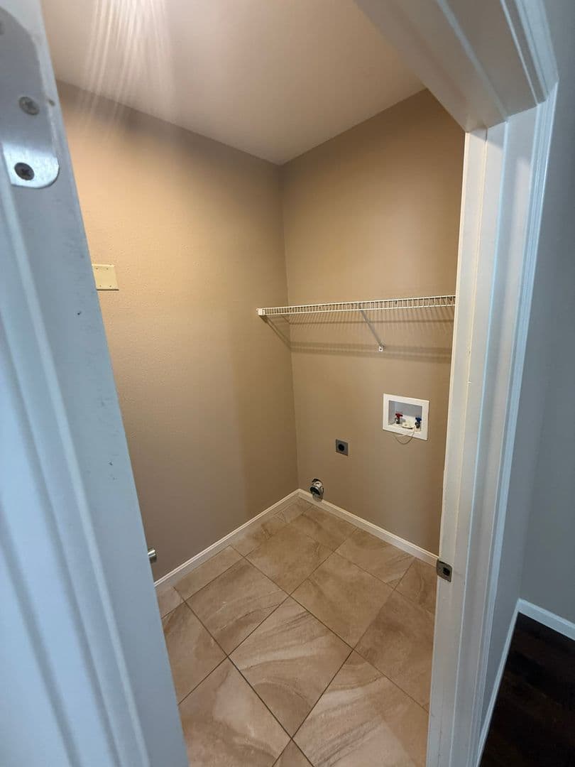 Evansville Apartment: 2015 N Weinbach Ave